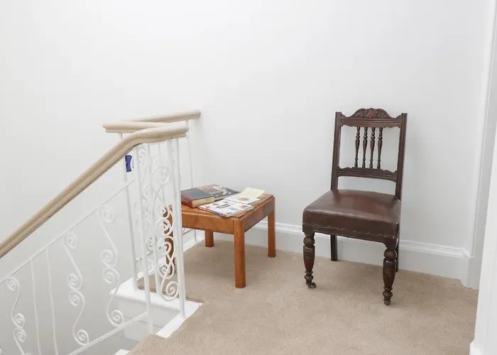 6 Coltbridge Gardens * 爱丁堡