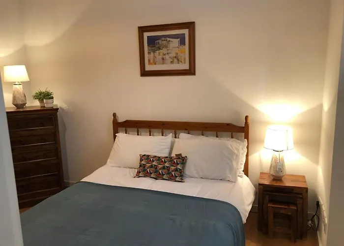 The Edmonstone's Apartment Edinburgh