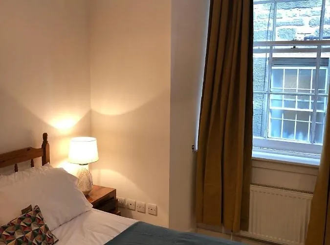 The Edmonstone's דירה