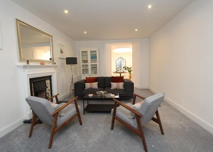 Centre New Town 2 Bedroom Flat * Edinburgh