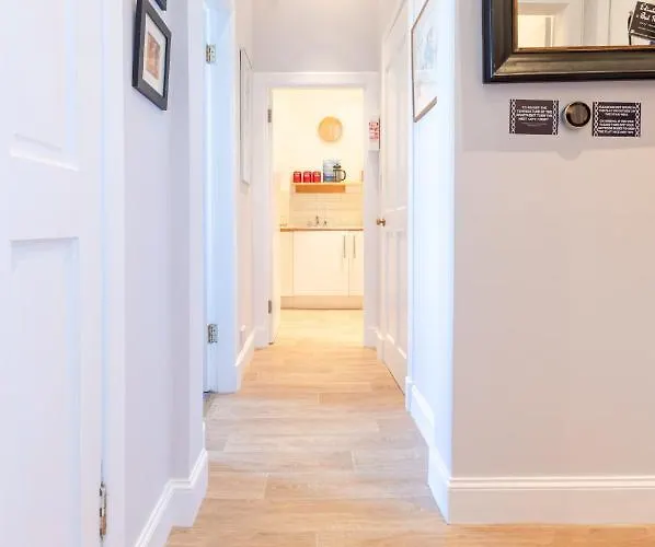 Beautiful Center 1 Bed With Park View شقة