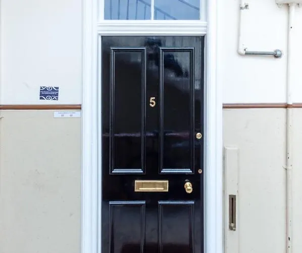 Beautiful Center 1 Bed With Park View דירה *