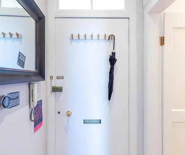 Beautiful Center 1 Bed With Park View