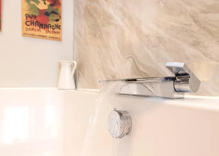 Joivy Sophisticated Near Castle Appartement