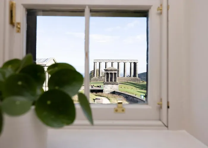 Joivy Observatory House & *