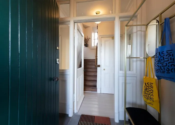 Joivy Observatory House & Edinburgh