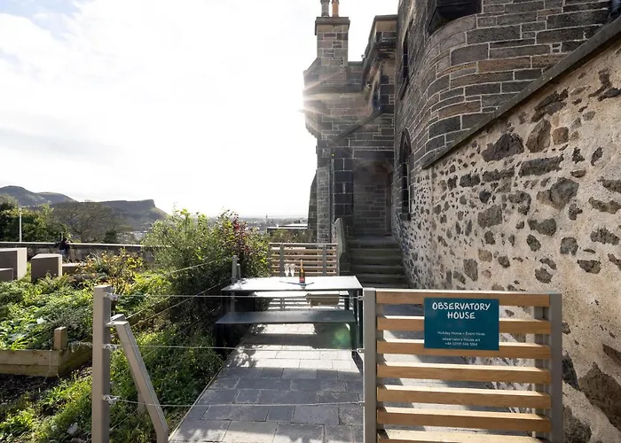 Joivy Observatory House & *