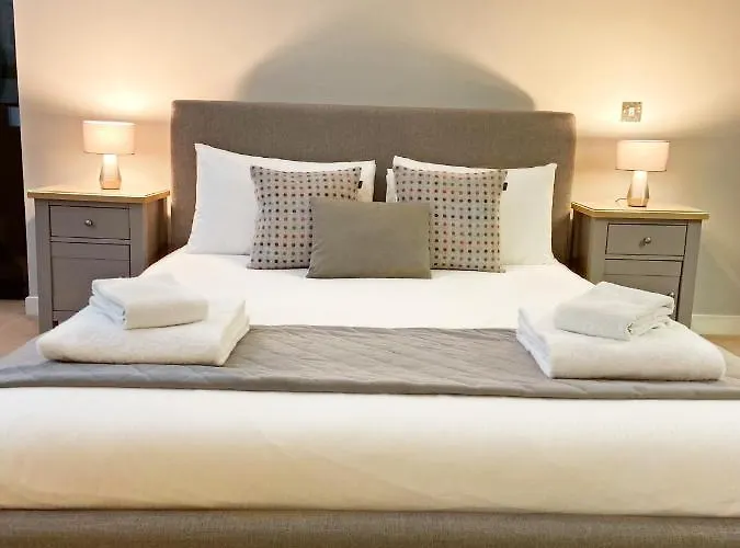 Apartment Quartermile Meadows View 2 Bedroom - With Free Parking *