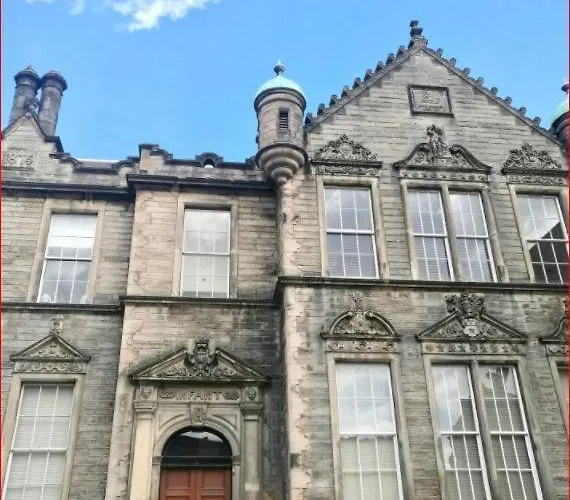 Mezzanine In Historic School Daire