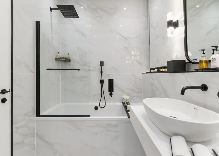 Otel Luxury Georgian Retreat - Hot Tub - Patio