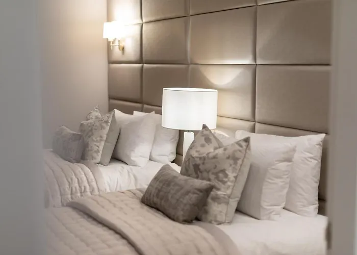 Otel Luxury Georgian Retreat - Hot Tub - Patio *