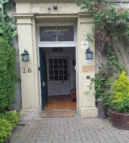 Ivy- Braveheart Guest house Edinburgh