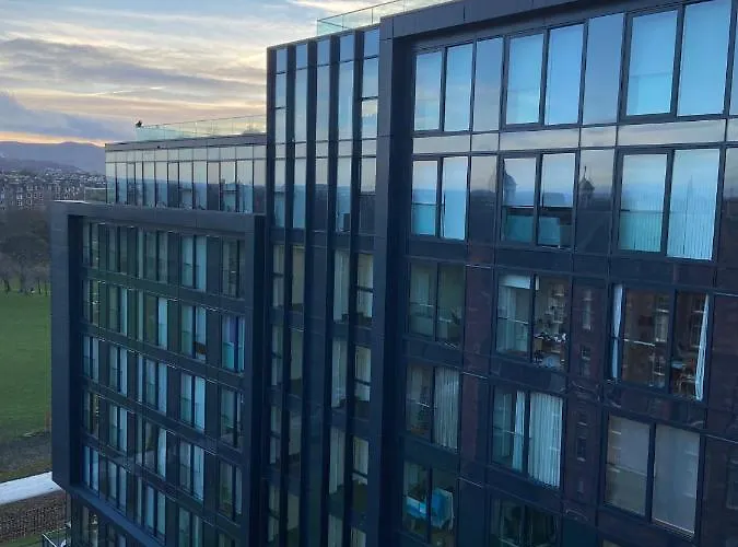 Apartment Quartermile Meadows View 2 Bedroom - With Free Parking *