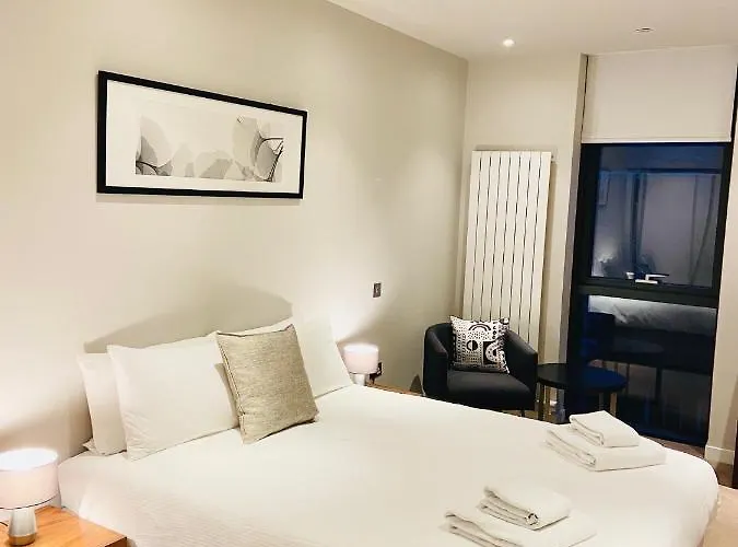 Apartment Quartermile Meadows View 2 Bedroom - With Free Parking