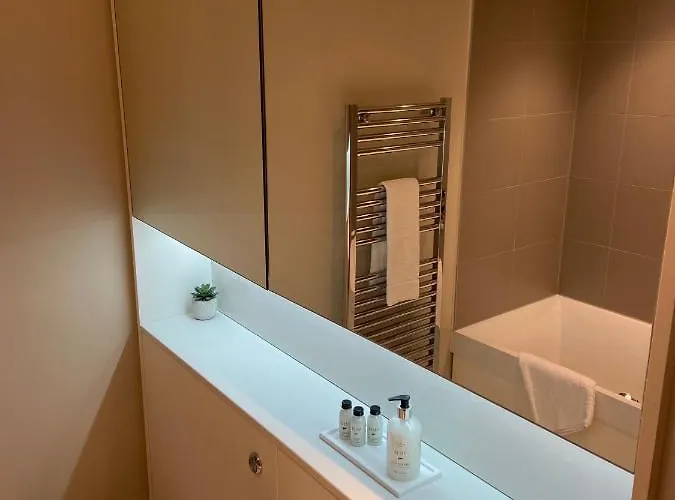 Quartermile Meadows View 2 Bedroom - With Free Parking * Edinburgh