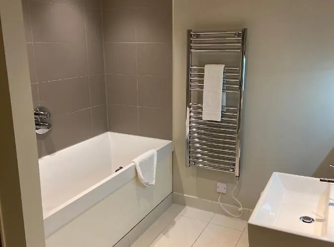 Quartermile Meadows View 2 Bedroom - With Free Parking Apartment Edinburgh