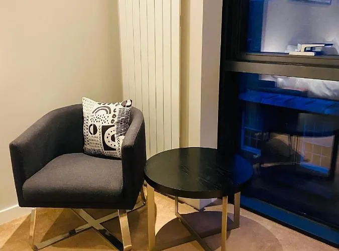 Quartermile Meadows View 2 Bedroom - With Free Parking Apartment