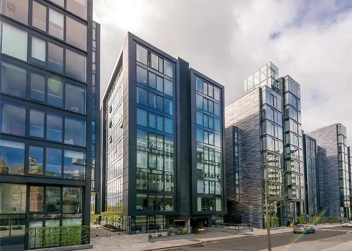 Apartment Quartermile Meadows View 2 Bedroom - With Free Parking