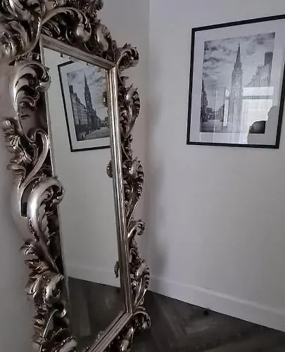 Castle Terrace 1 Bed Looking Onto Castle - Sleeps Upto 4