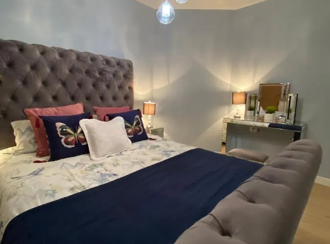 Lovely 3 Bed With Jacuzzi, Close To Airport, Driveway, Wifi Appartement Édimbourg