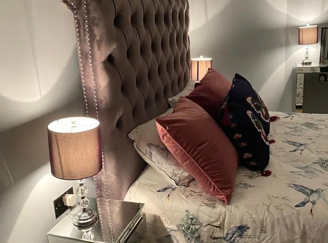 Lovely 3 Bed With Jacuzzi, Close To Airport, Driveway, Wifi Appartement Édimbourg