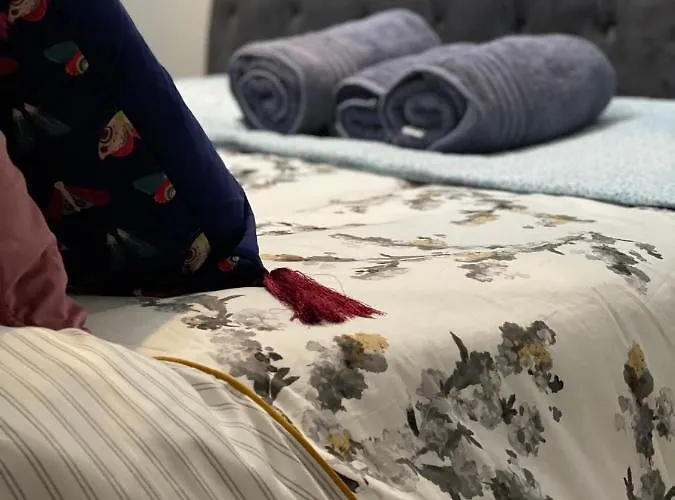 Lovely 3 Bed With Jacuzzi, Close To Airport, Driveway, Wifi Édimbourg