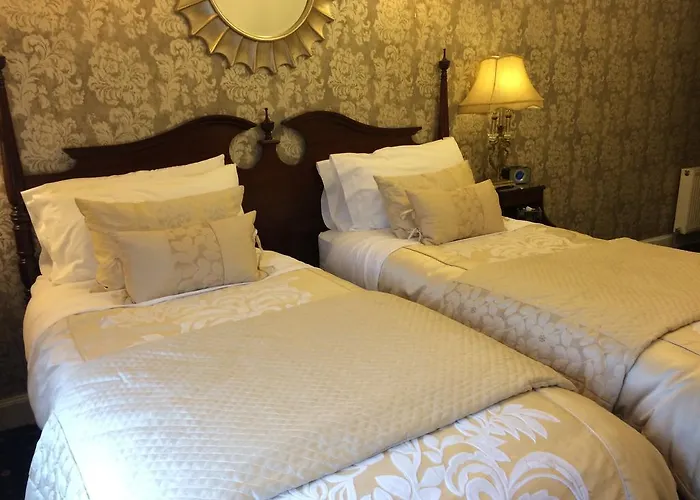 Aaran 4* Edinburgh