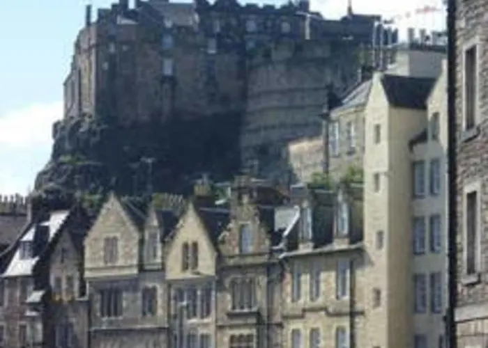 Daire Guestready - Greyfriars Bobby View - Old Town