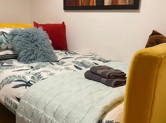 Lovely 3 Bed With Jacuzzi, Close To Airport, Driveway, Wifi * Édimbourg
