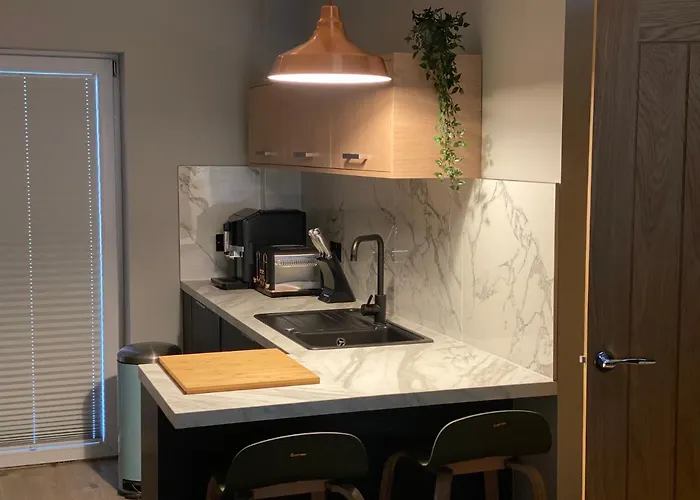 Lovely 3 Bed With Jacuzzi, Close To Airport, Driveway, Wifi Appartement Édimbourg