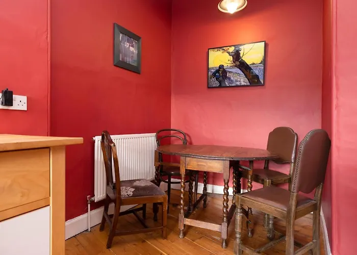 Joivy Old Town 1-bed With Stunning Views شقة