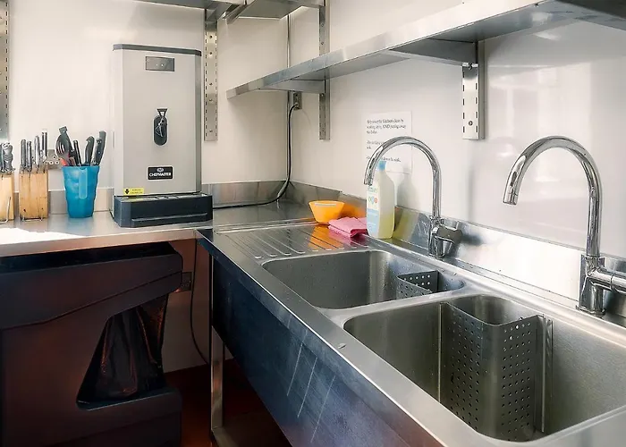 Princes Street Hostel *