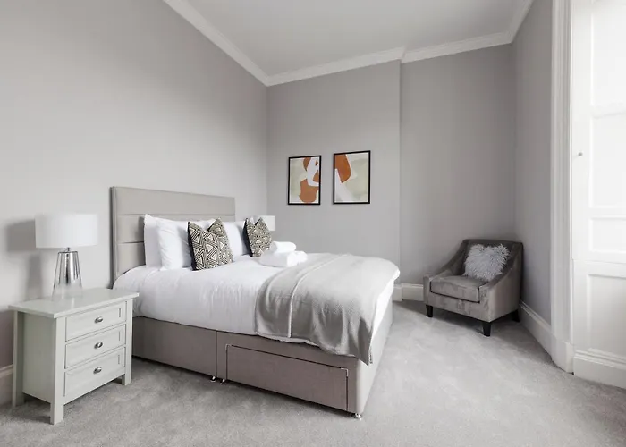 Apartment Joivy Luxurious On Notable George Street *