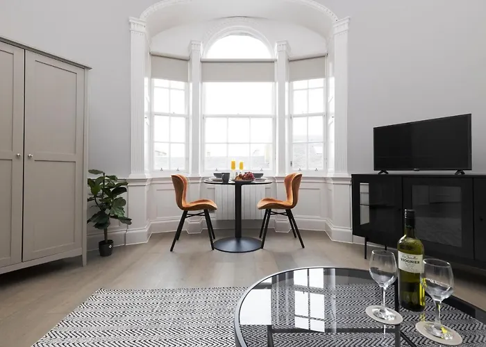 Joivy Modern In New Town, On Historic George Street Edinburg