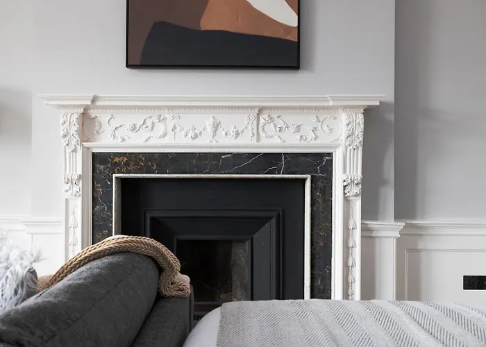 Apartament Joivy Modern In New Town, On Historic George Street *
