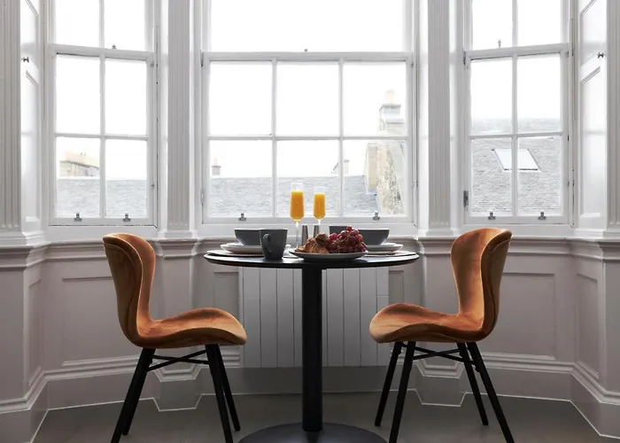 Lägenhet Joivy Modern In New Town, On Historic George Street