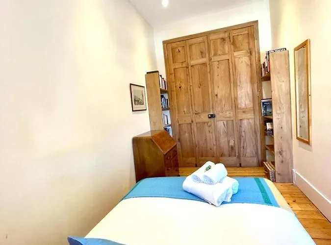 Incredible St Andrew's Sq - 2 Bed In The Sky דירה *