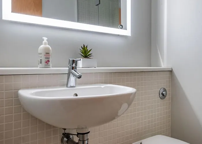 شقة Amazing - Cables Wynd Near The Shore - Free Parking *