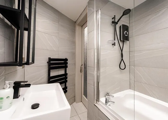 Spacious 2br Leith Edinburgh