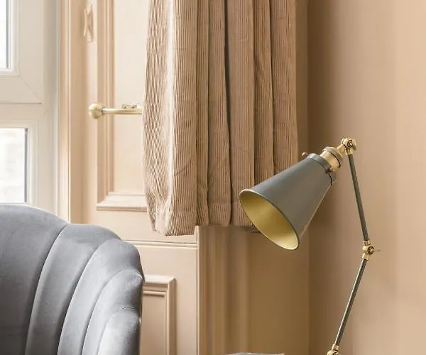 Spacious 2br Leith *