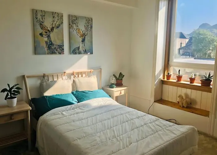 Cosy 2 Bedroom Flat In דירה אדינבורו