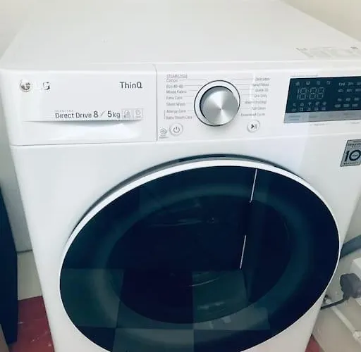 Cosy 2 Bedroom Flat In *