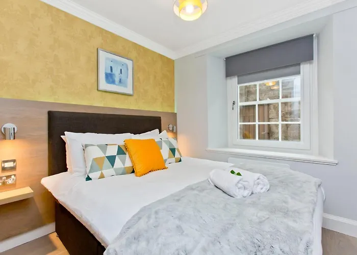 شقة Ultra Modern, West End Village, Refurbished Basement Appt