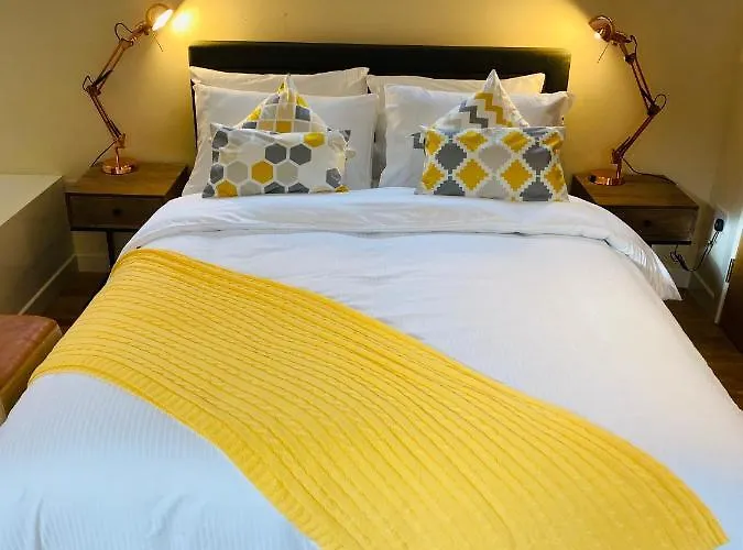 דירה 2 Bed 2 Bath With Private Parking *