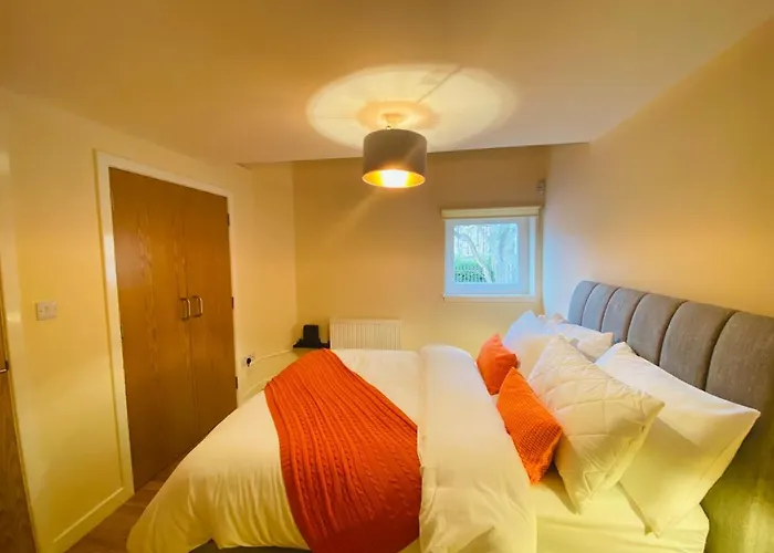 2 Bed 2 Bath With Private Parking *