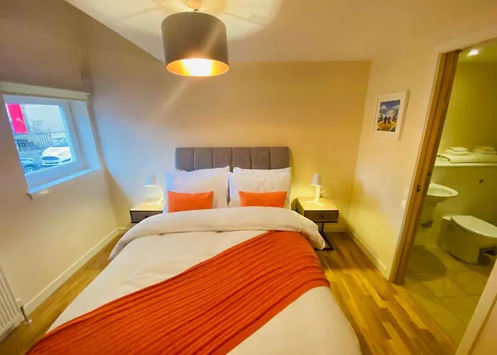 2 Bed 2 Bath With Private Parking אדינבורו