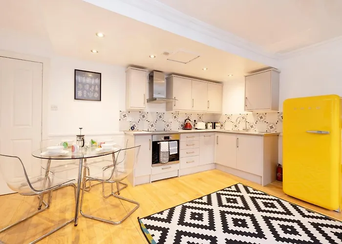 Joivy Charming With Patio Nearby The Castle * אדינבורו