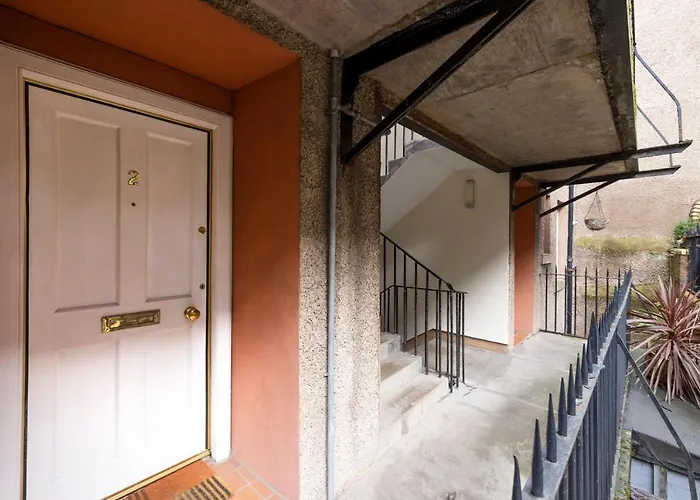 Joivy Charming With Patio Nearby The Castle דירה