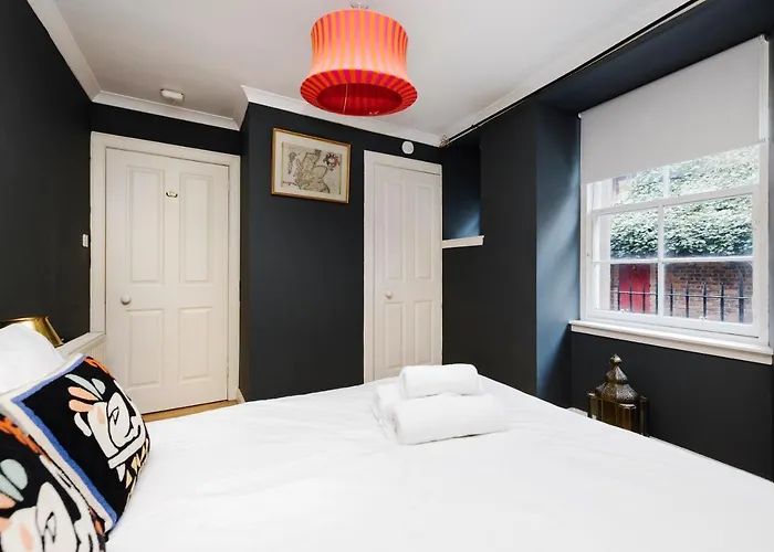 Joivy Charming With Patio Nearby The Castle