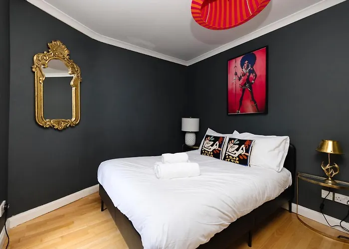 Joivy Charming With Patio Nearby The Castle Apartment *